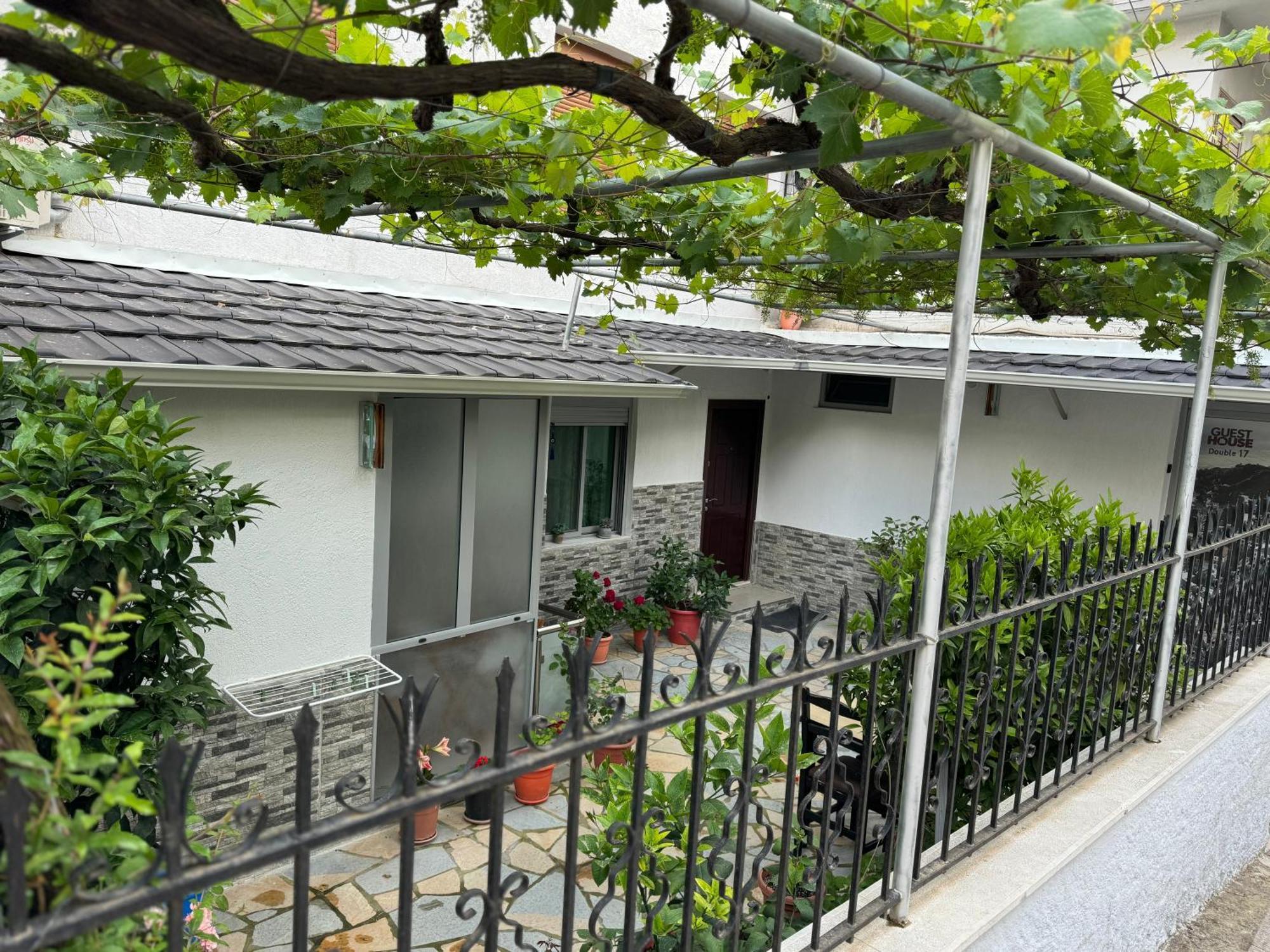Double17 Apartaments Gjirokaster Exterior photo